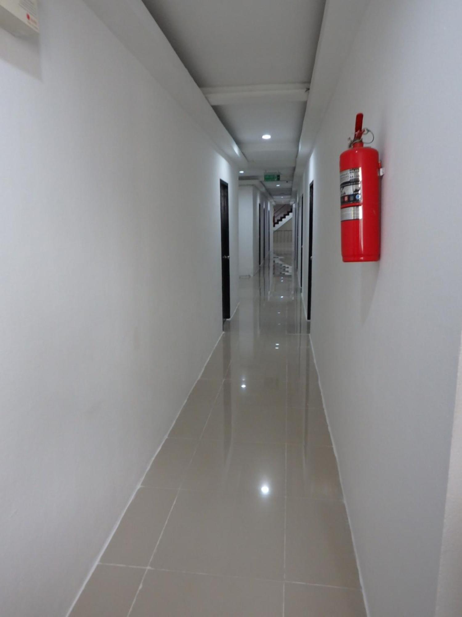 Boomerang Inn Phuket Esterno foto