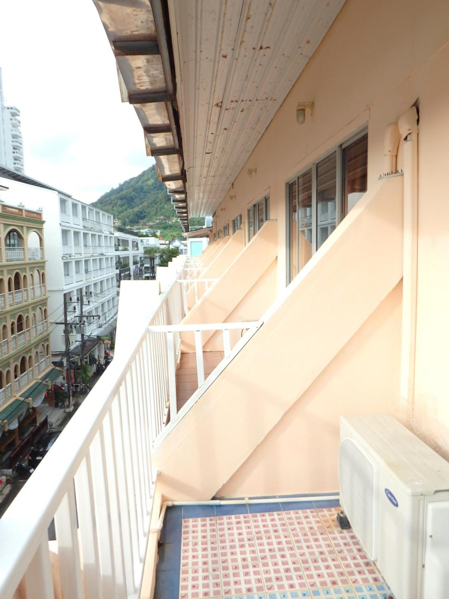 Boomerang Inn Phuket Esterno foto