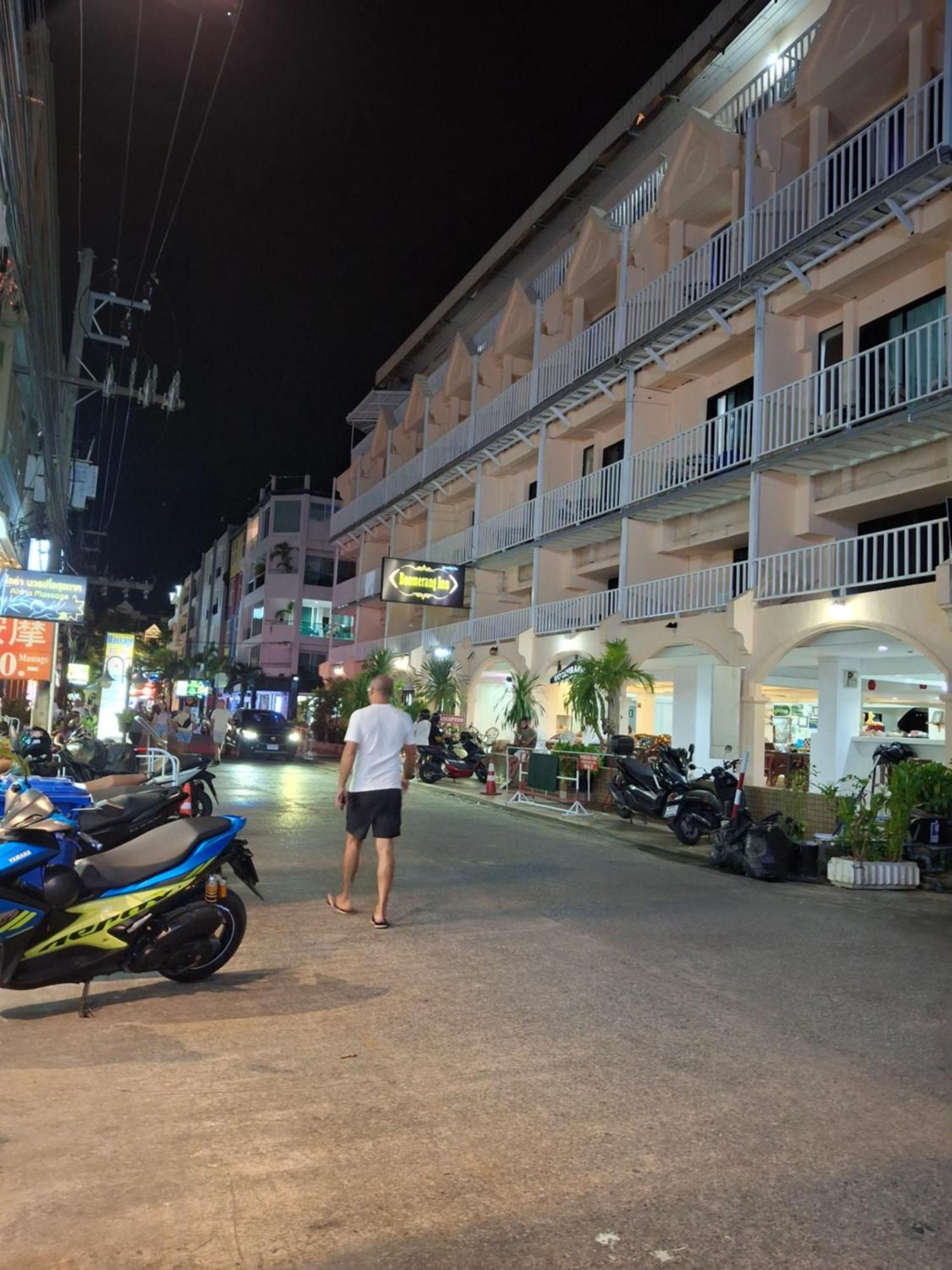 Boomerang Inn Phuket Esterno foto
